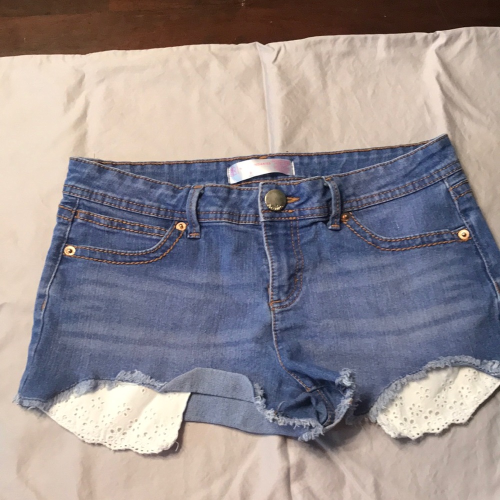 Juniors size 9 No Boundaries shorts